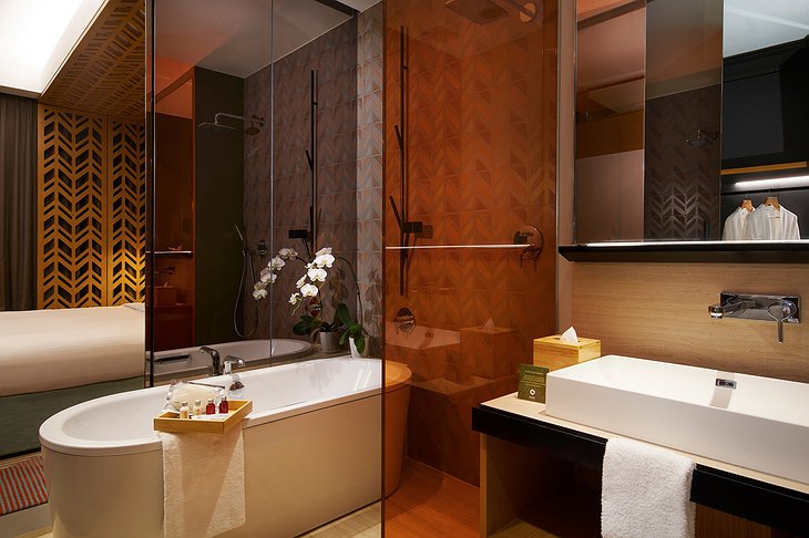 Oasia Hotel Downtown Singapore Bathroom
