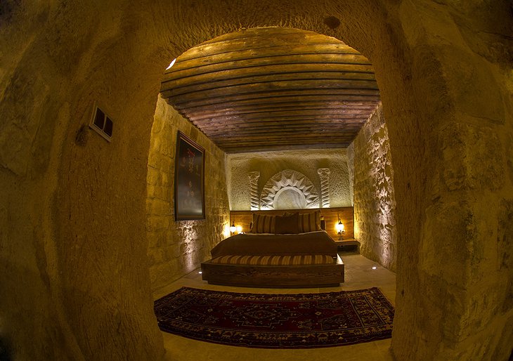 Kayakapi Cave Room