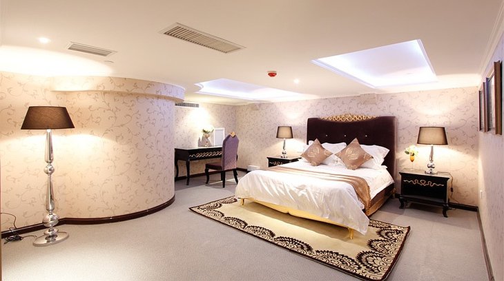 Binhai Aircraft Carrier Hotel Bedroom