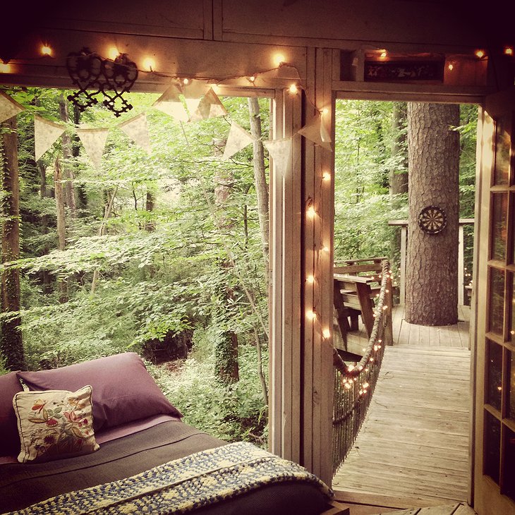 Secluded Intown Treehouse bedroom