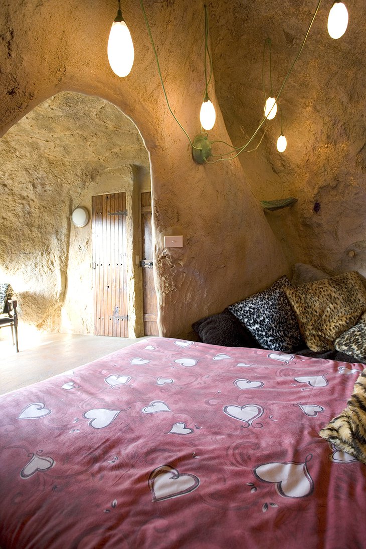 Mira Mira cave room