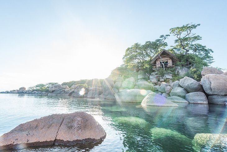 Mumbo Island bungalow on the rocks