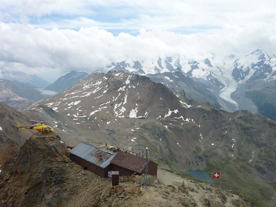 Georgy's Hütte helicopter landing