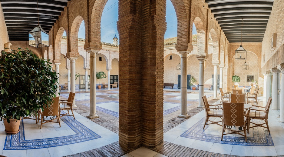 Parador de Carmona Central Courtyard