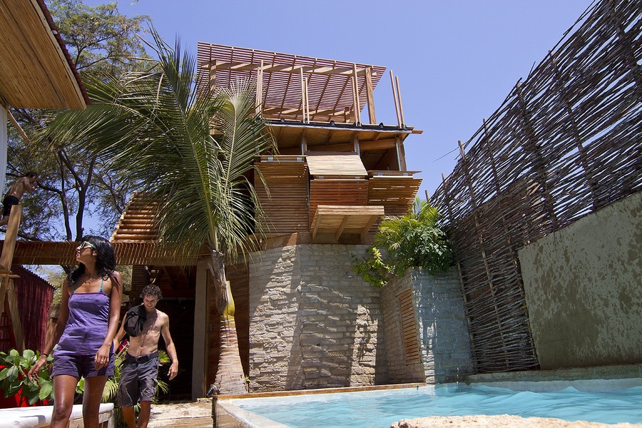 Eco Lodge Mancora hotel with young couple