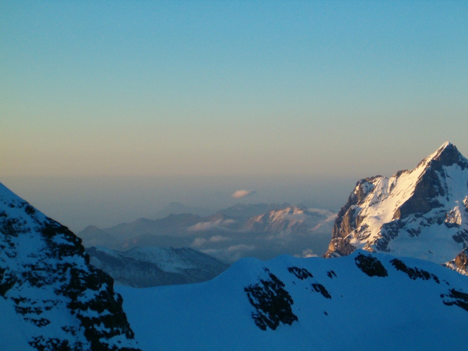 Mönchsjoch Hut views