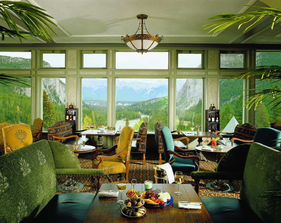 Fairmont Banff Springs Hotel tea room with view on nature