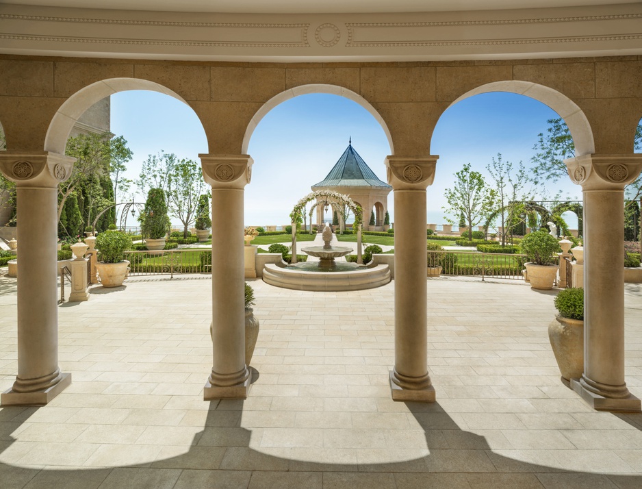 The Castle Hotel courtyard