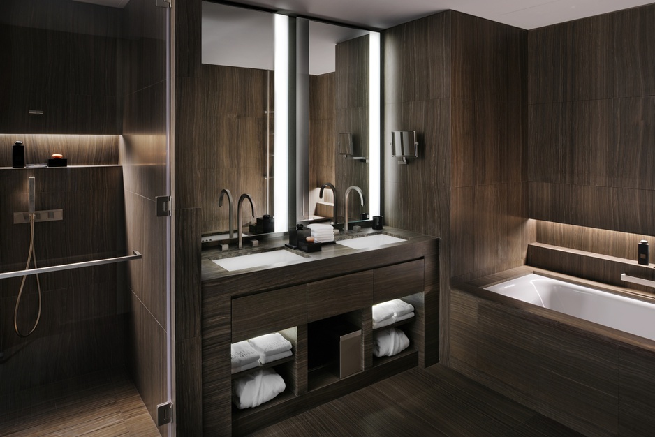 Armani Hotel Classic Room bathroom