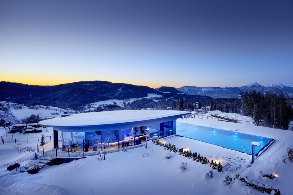 Hotel Chalet Mirabell Spa Complex During Winter