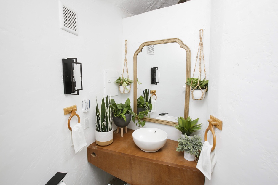 Big Idaho Potato Hotel Bathroom Sink