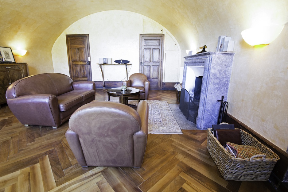 Chateau St Philippe living room on the first floor with fireplace