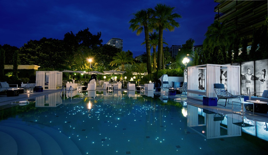 Glowing swimming pool at night at Hotel Metropole