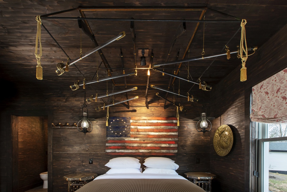 Mansion Guestrooms - Brothers Stratton Bedroom With Swords