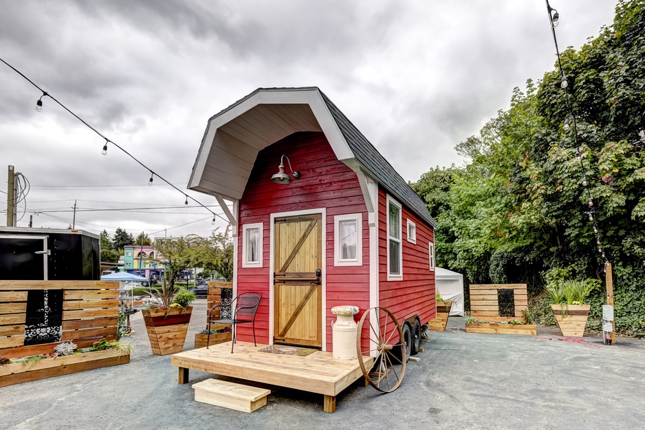 Tiny Digs Hotel - Tiny Barn House