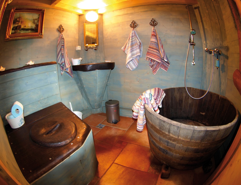 Baumhaushotel treehouse bathroom