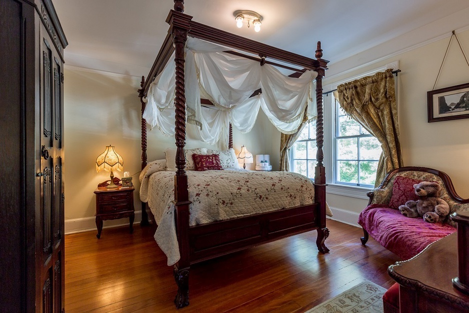 Heceta Head Lighthouse Four Poster Bed