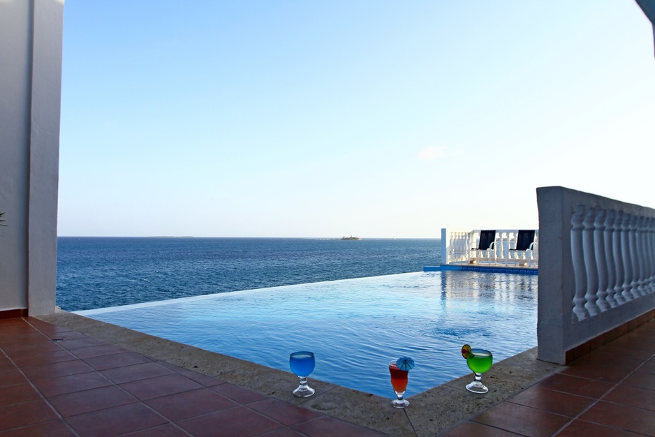 Villa on Dunbar Rock pool with sea views