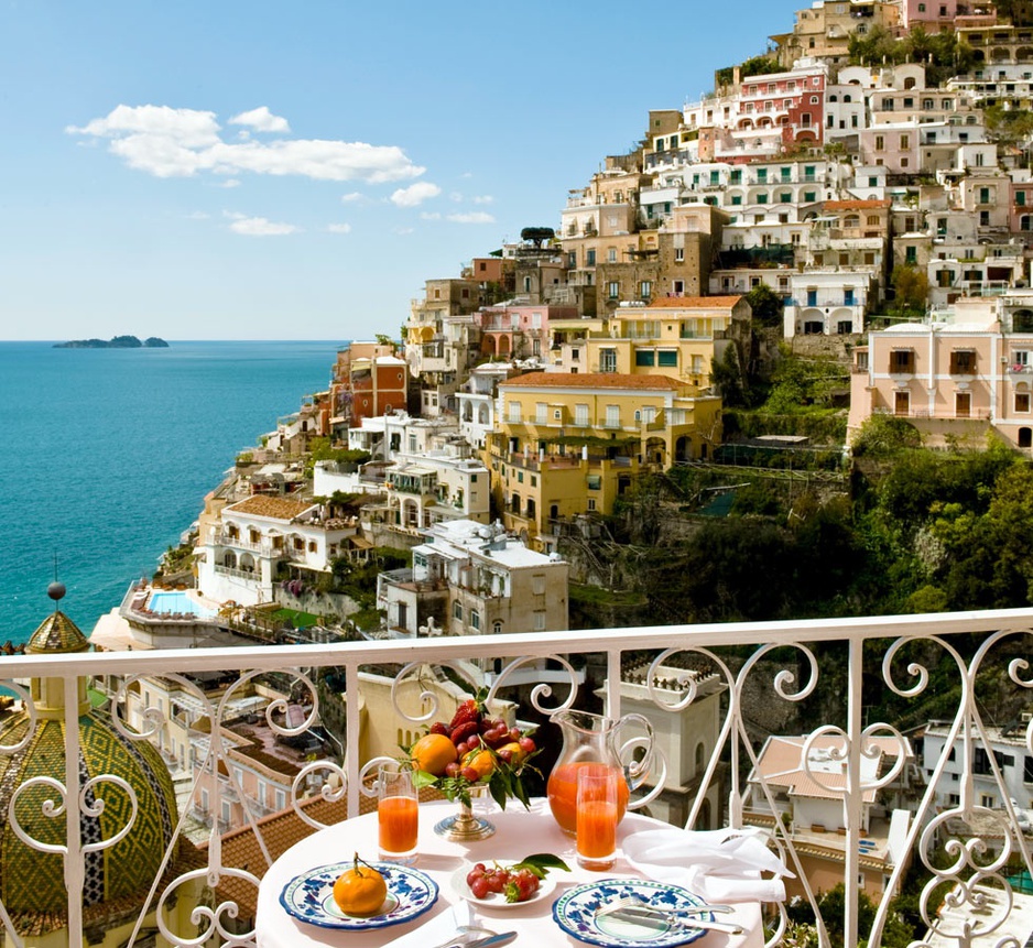 Breakfast At The Le Sirenuse Hotel