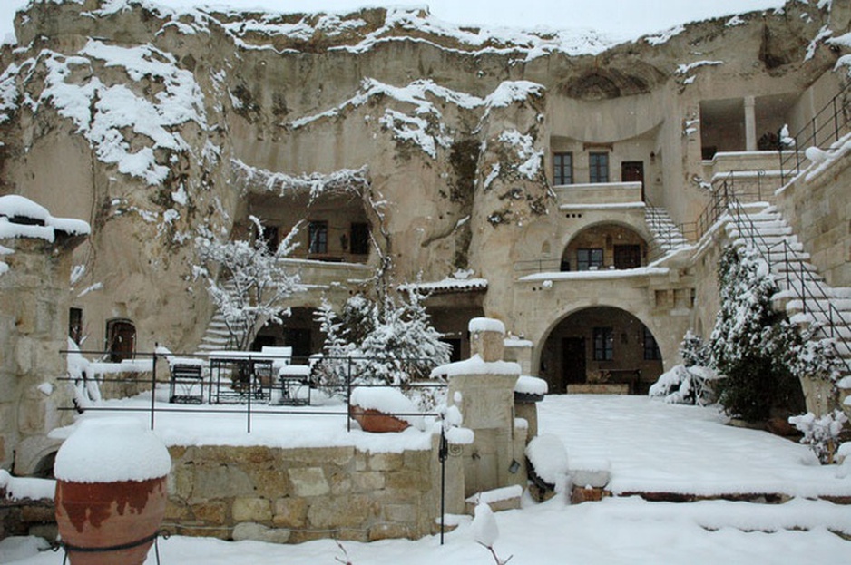 Elkep Evi in the snow