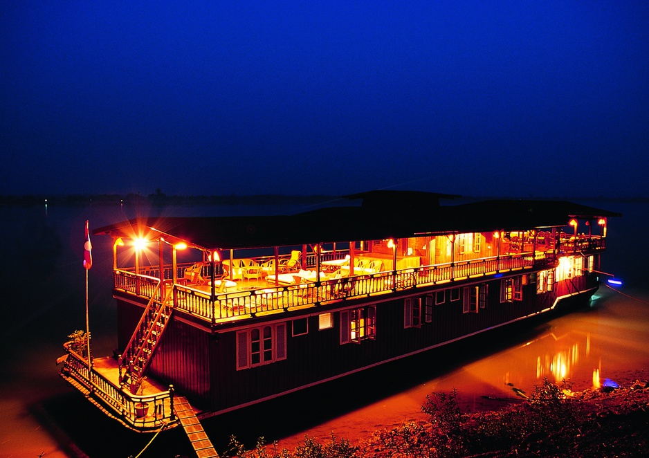 Vat Phou Boat at night