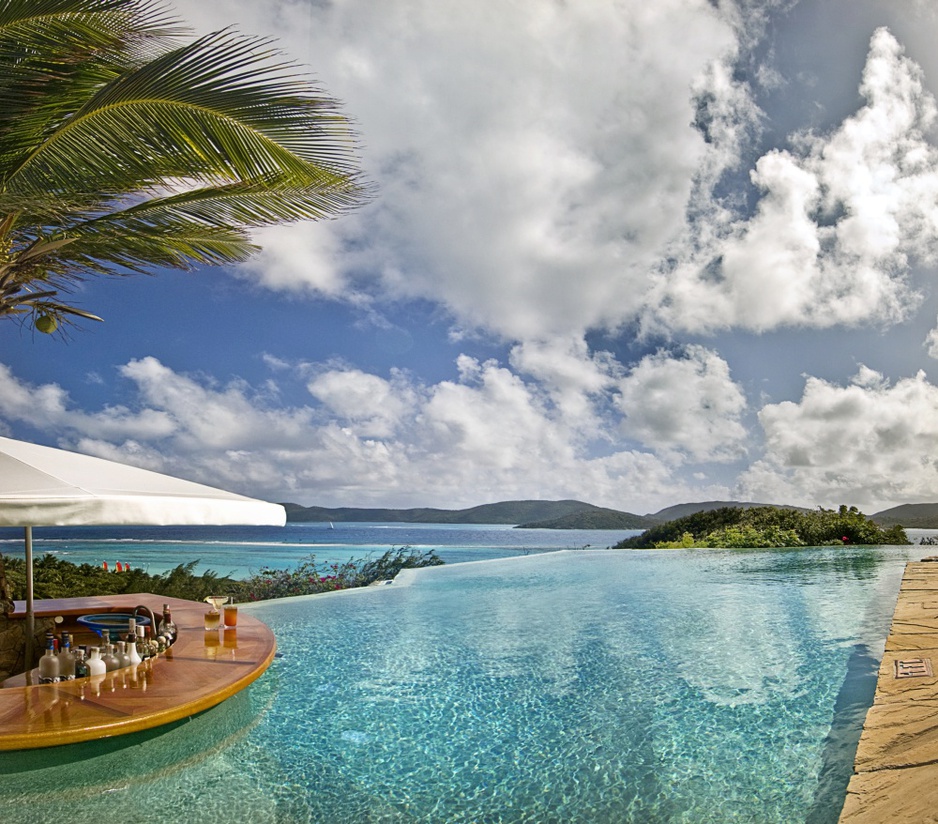 Swimming pool bar