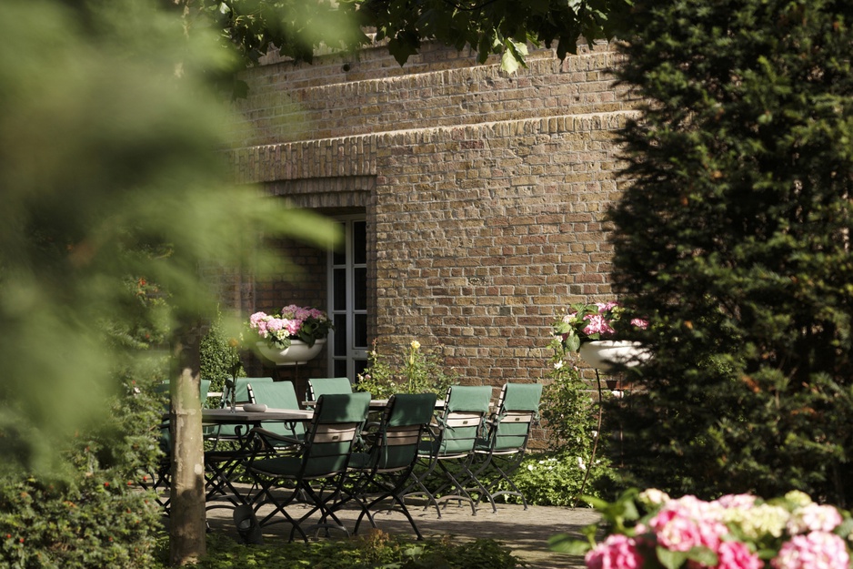 Hotel im Wasserturm romantic garden