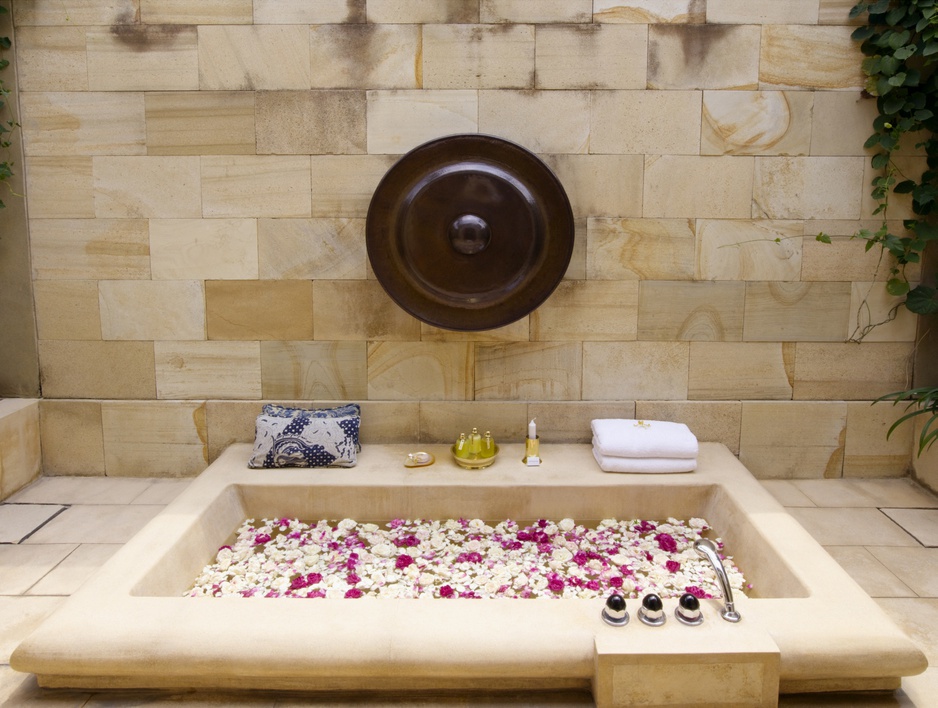 Romantic outdoor sunken tub