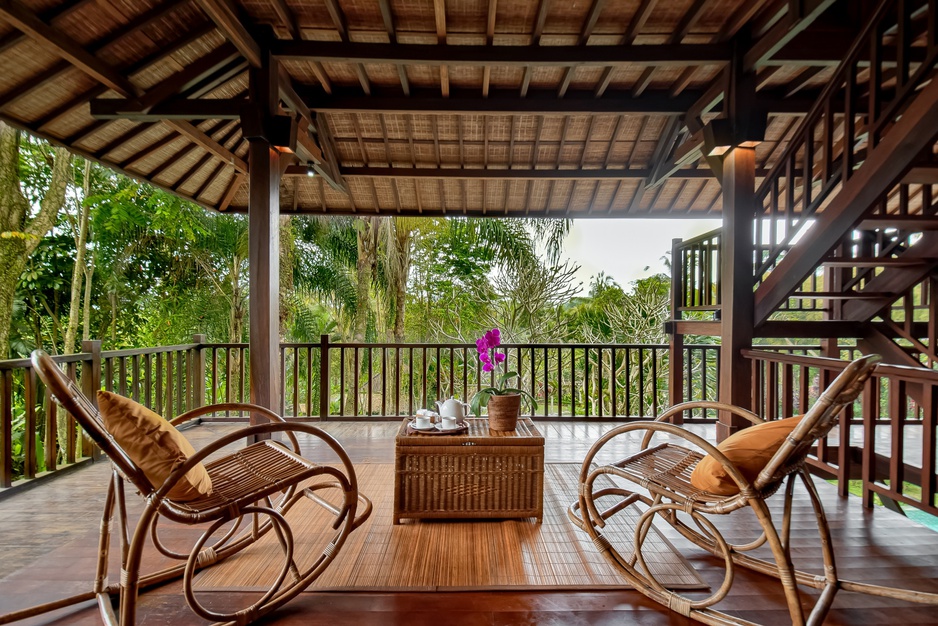 Villa Atas Awan Balcony Comfy Chairs