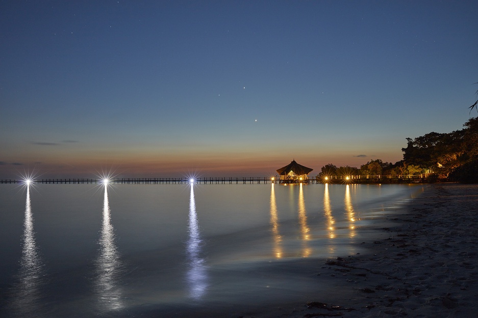 Fundu Lagoon Resort Night View