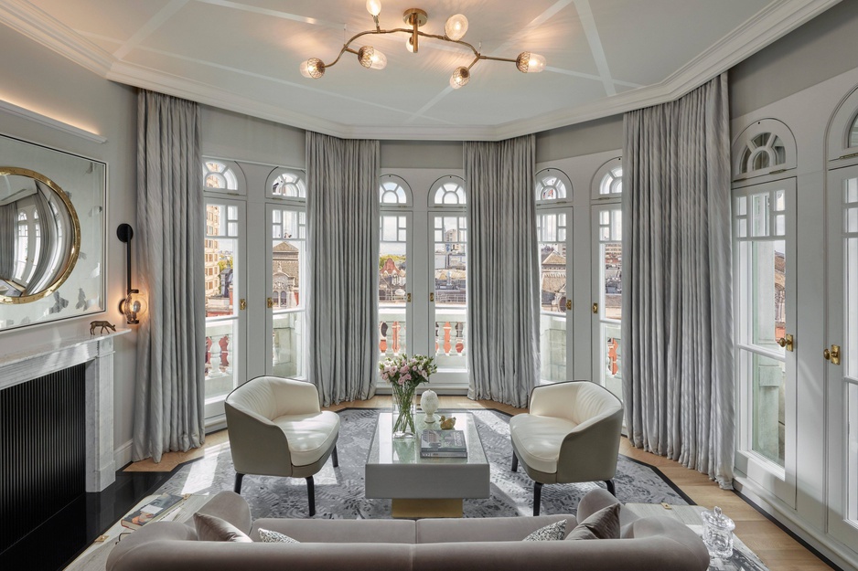 Mandarin Oriental Hyde Park Hotel Turret Suite Living Room