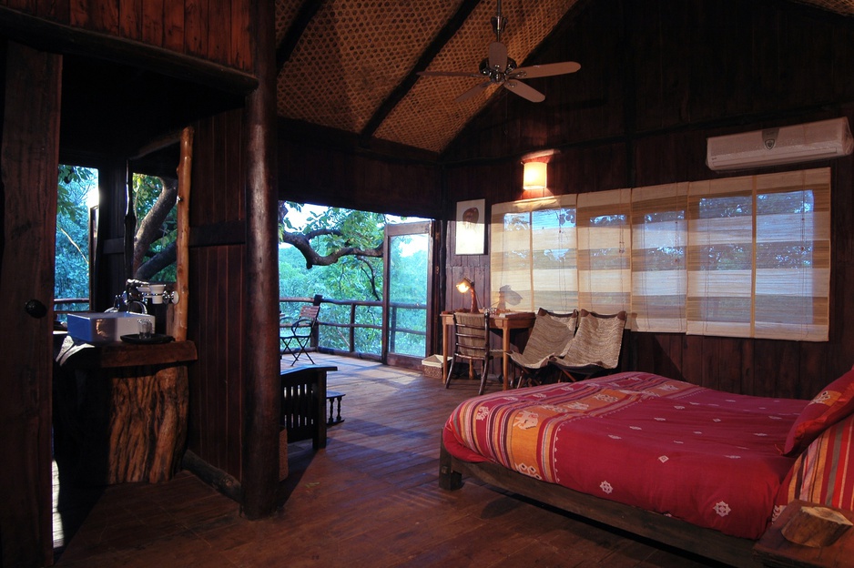 Tree House Hideaway bedroom