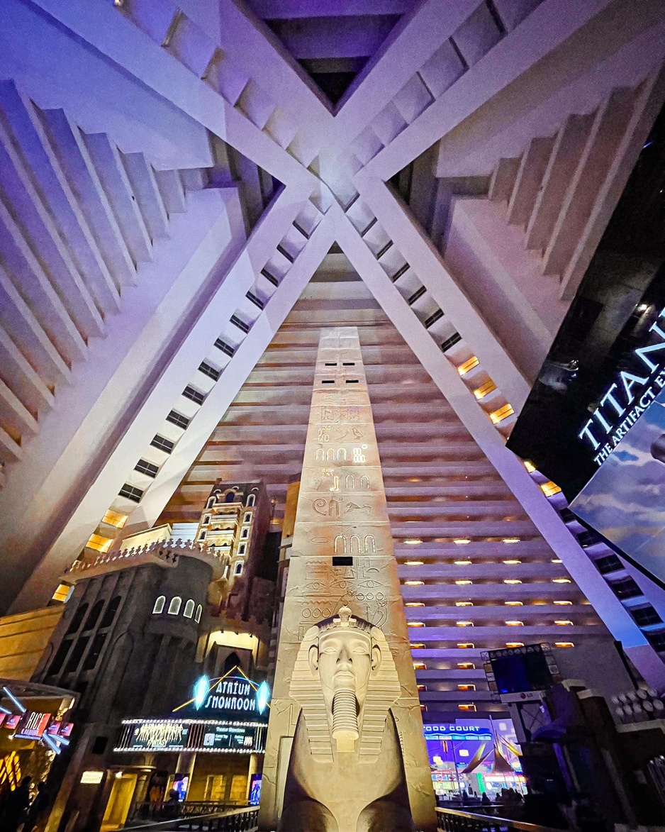 Diagonal Elevators at Luxor Hotel