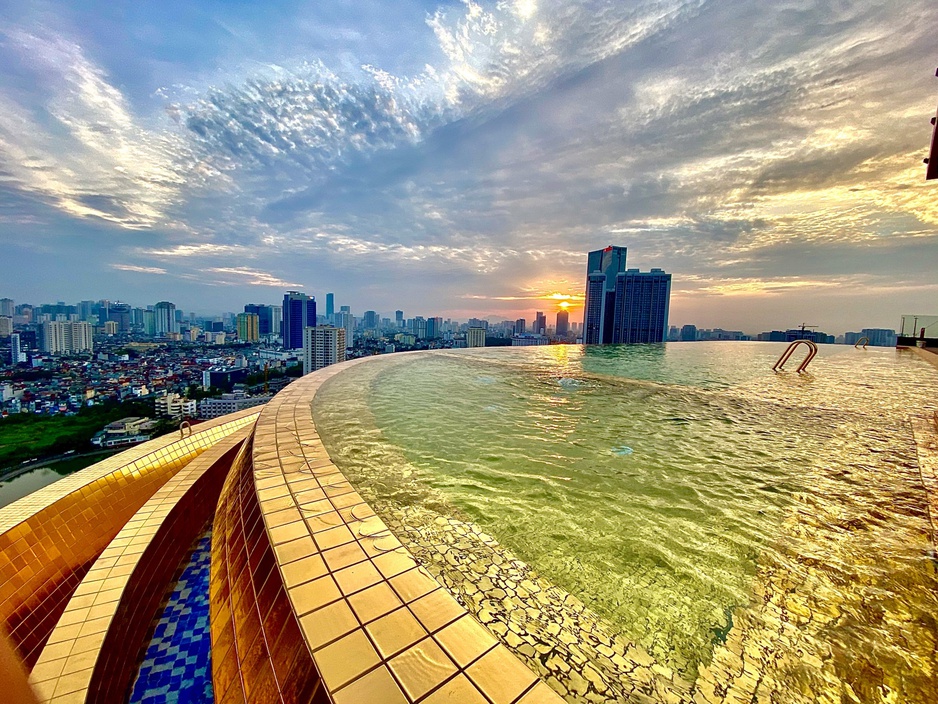 Dolce Hanoi Golden Lake 4K Gold Infinity Pool On The Rooftop Terrace