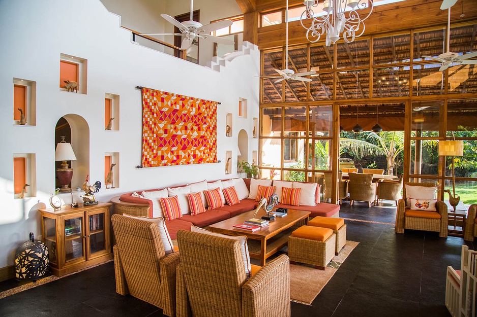 Summertime villa in Goa living space