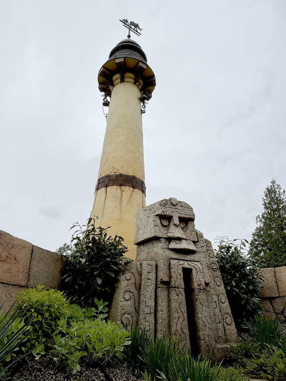 Hazelnut Inn Tower and Fountain