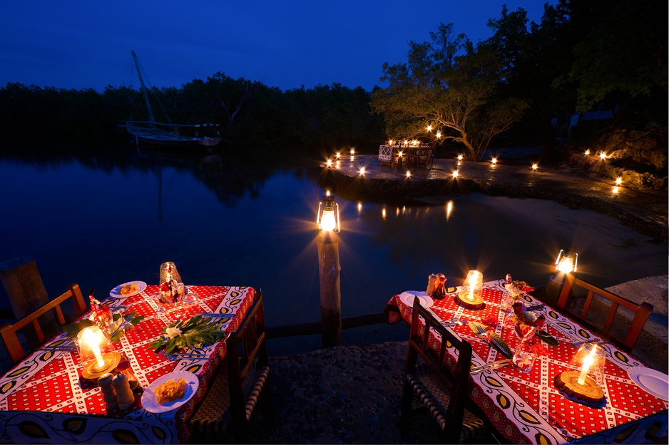 Chole Mjini Lodge night dining at the beach