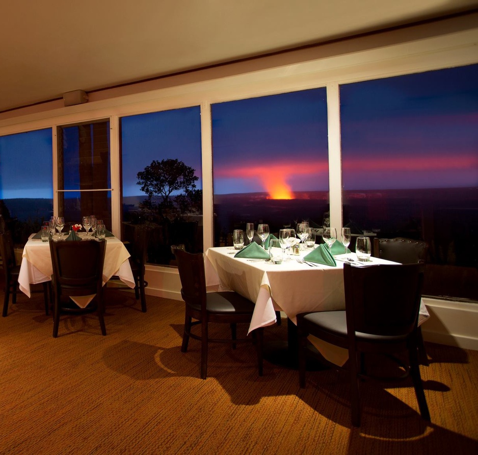 Volcano House - Hawaiian Hotel by an Active Volcano