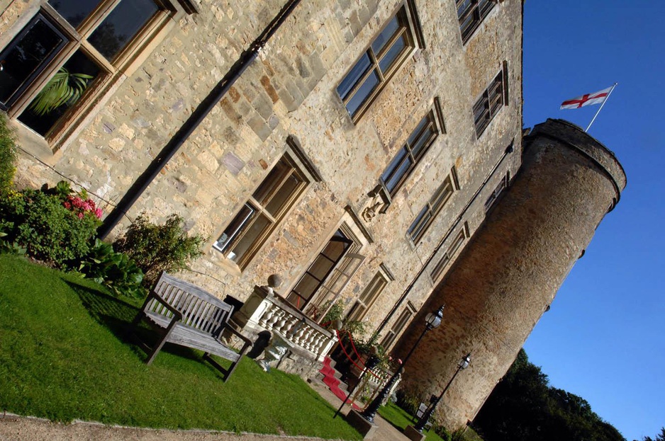 Walworth Castle with English flag