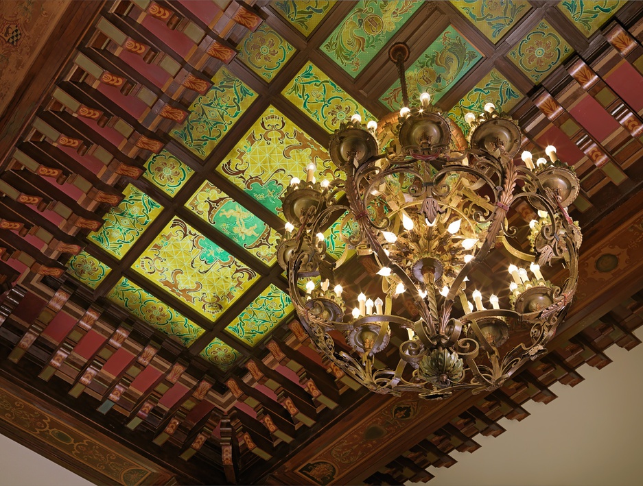 Peabody Memphis lobby chandelier