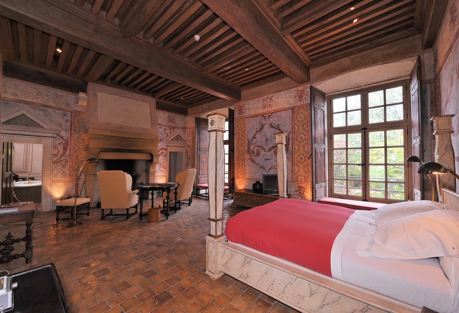 Bagnols castle royal room