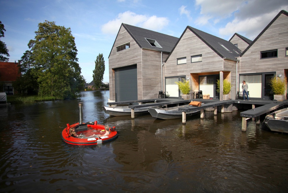 HotTug hot tub boat