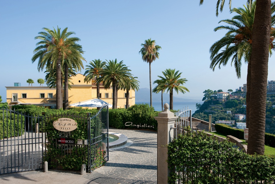 Grand Hotel Angiolieri gate entrance