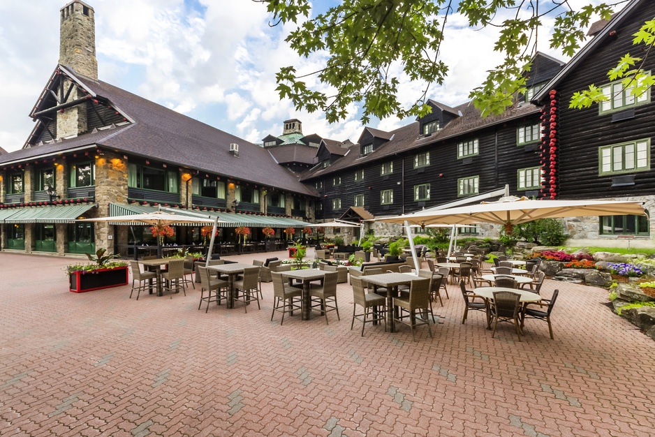 Fairmont Le Château Montebello Courtyard