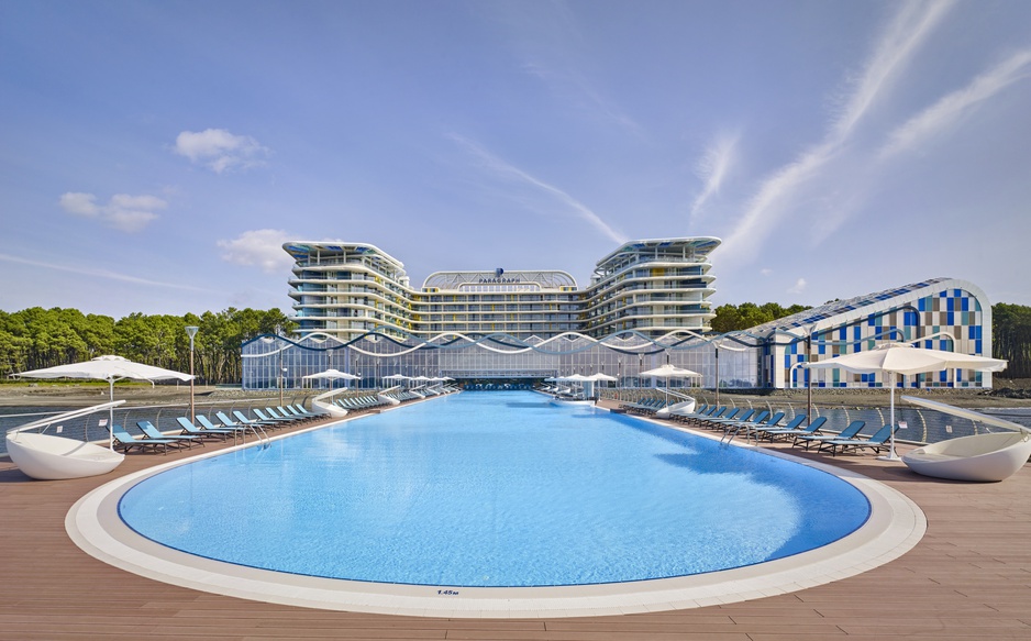 Paragraph Resort Outdoor Pool & Hotel Building View