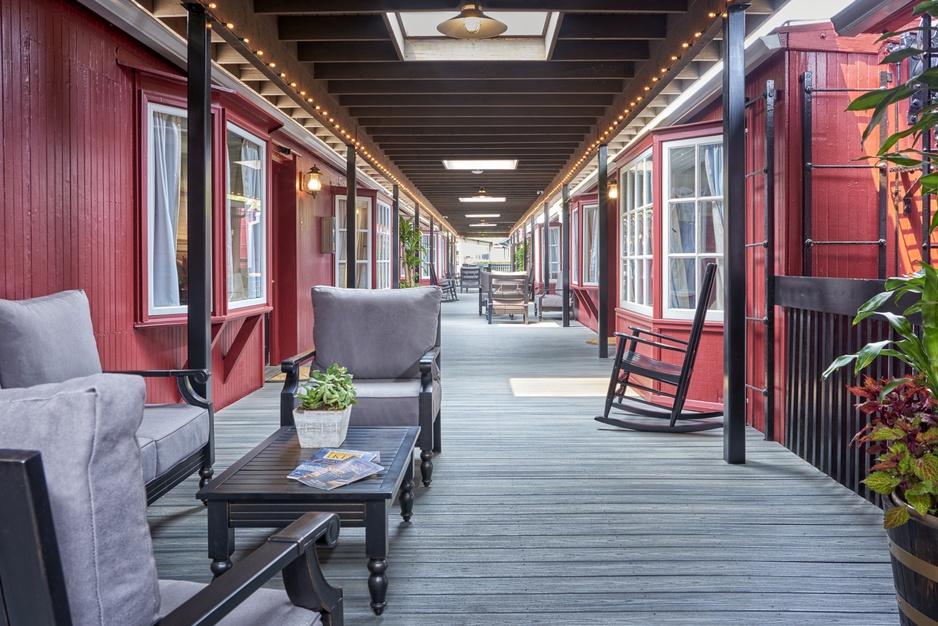 Napa Valley Railway Inn Train Corridor