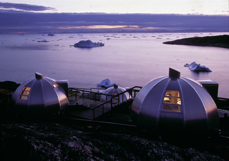 Hotel Arctic Igloos by Night