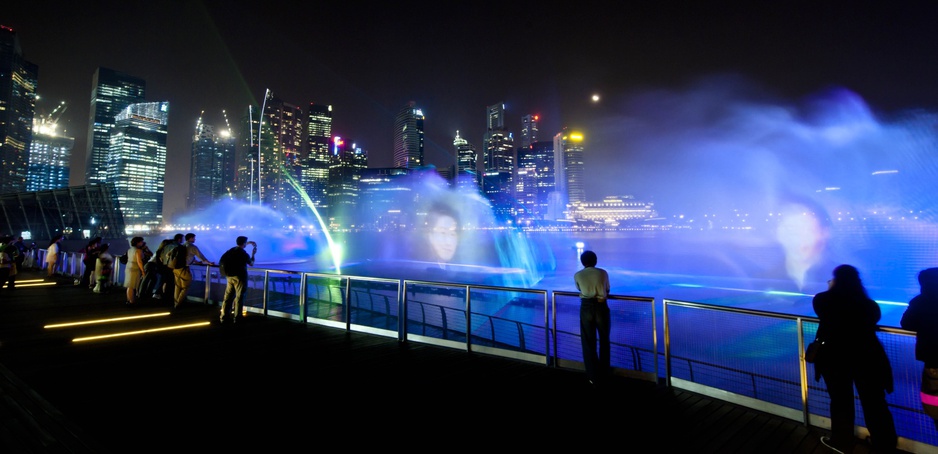 Hologram fountain show