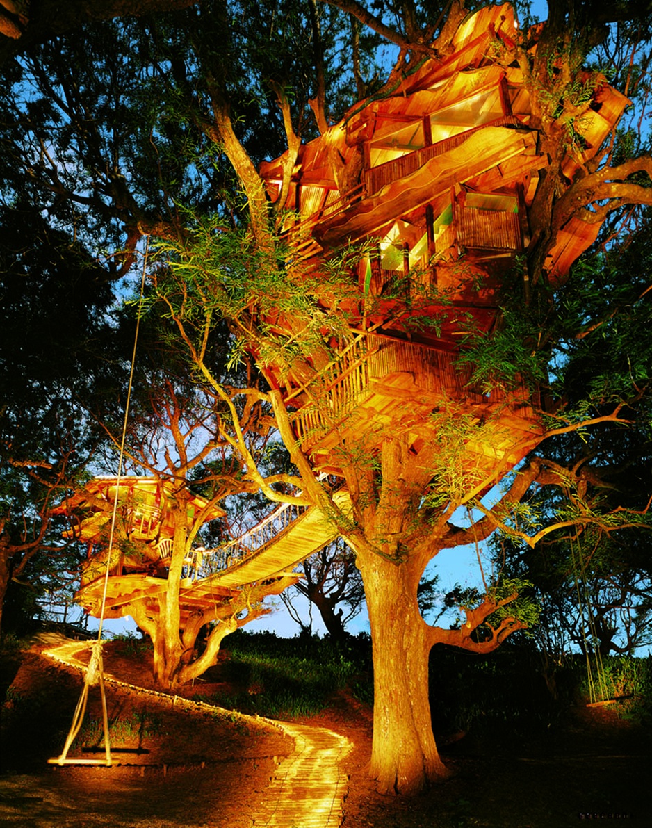 Sanya Nanshan Treehouse at night