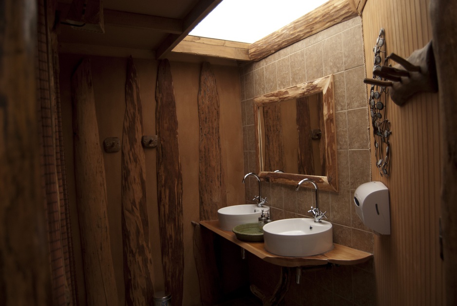 EcoCamp Standard Dome bathroom